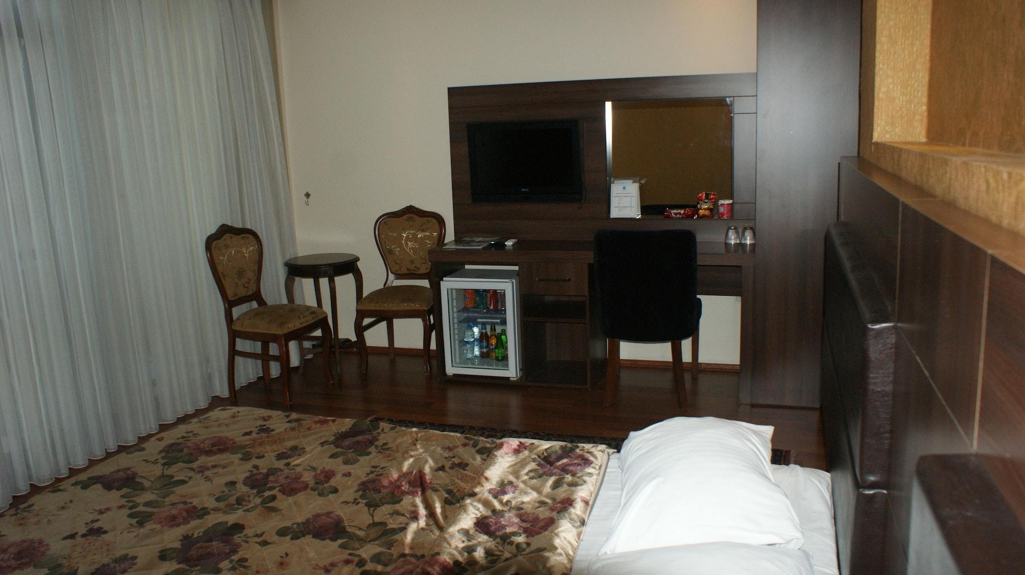 The Istanbul Hotel Bagian luar foto
