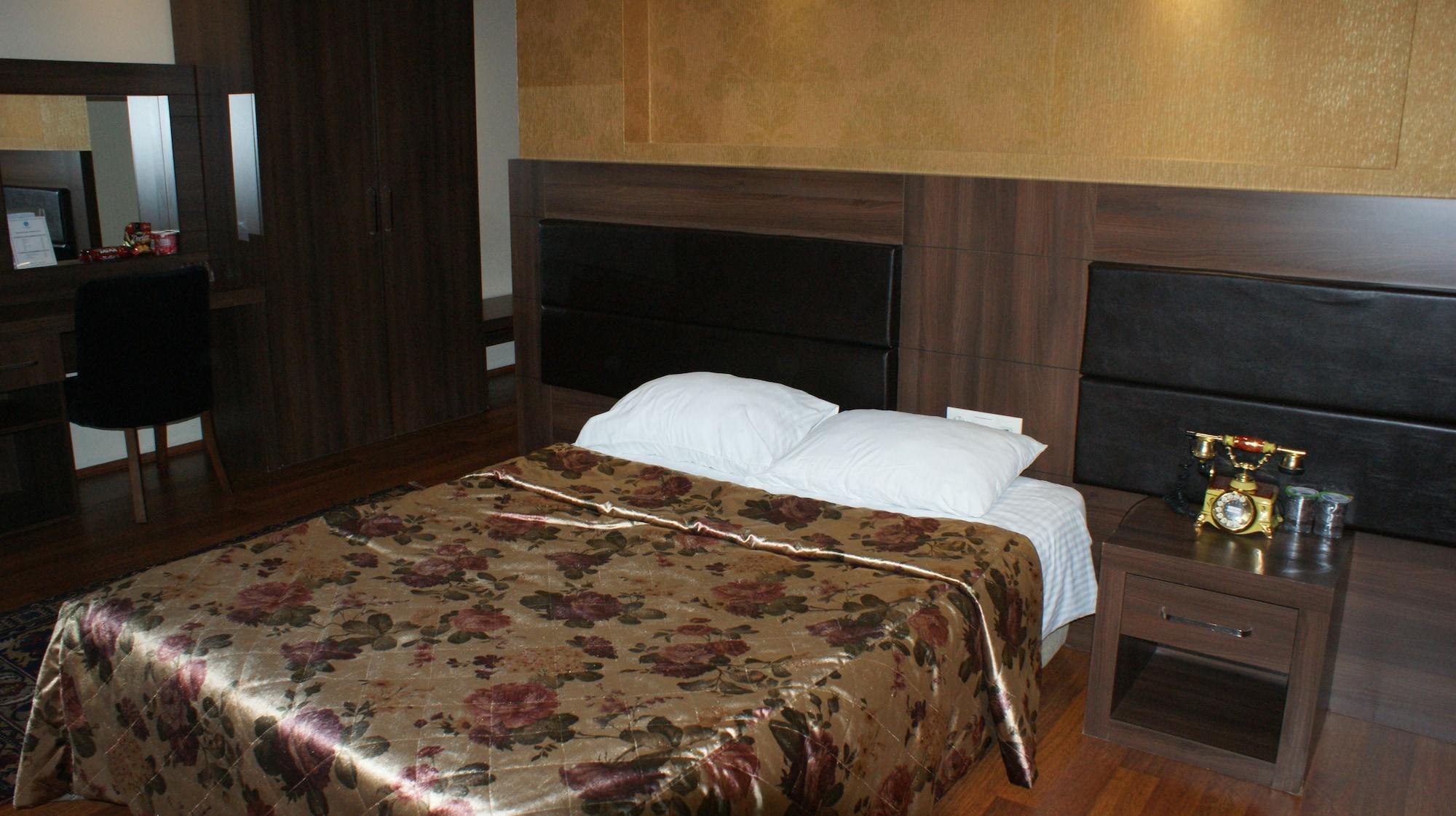 The Istanbul Hotel Bagian luar foto