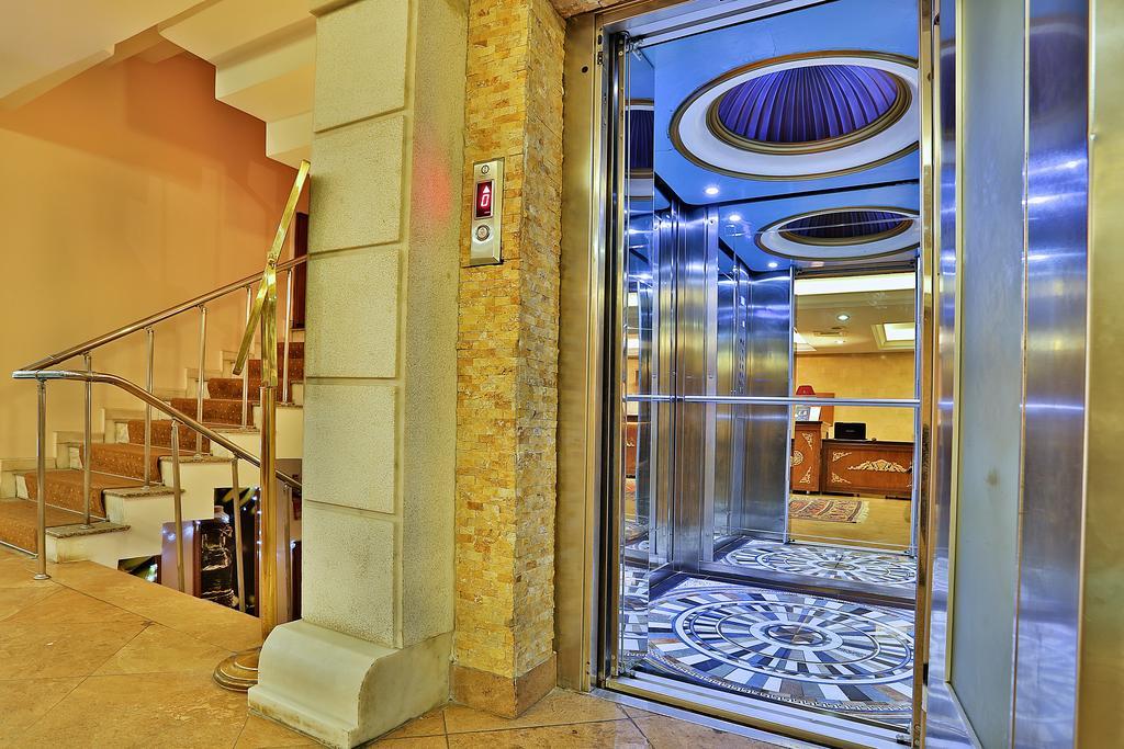 The Istanbul Hotel Bagian luar foto