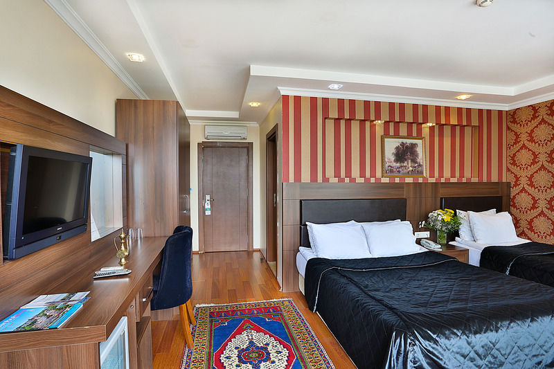 The Istanbul Hotel Bagian luar foto