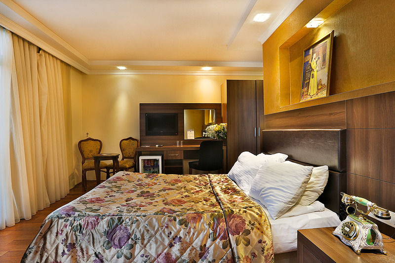 The Istanbul Hotel Bagian luar foto