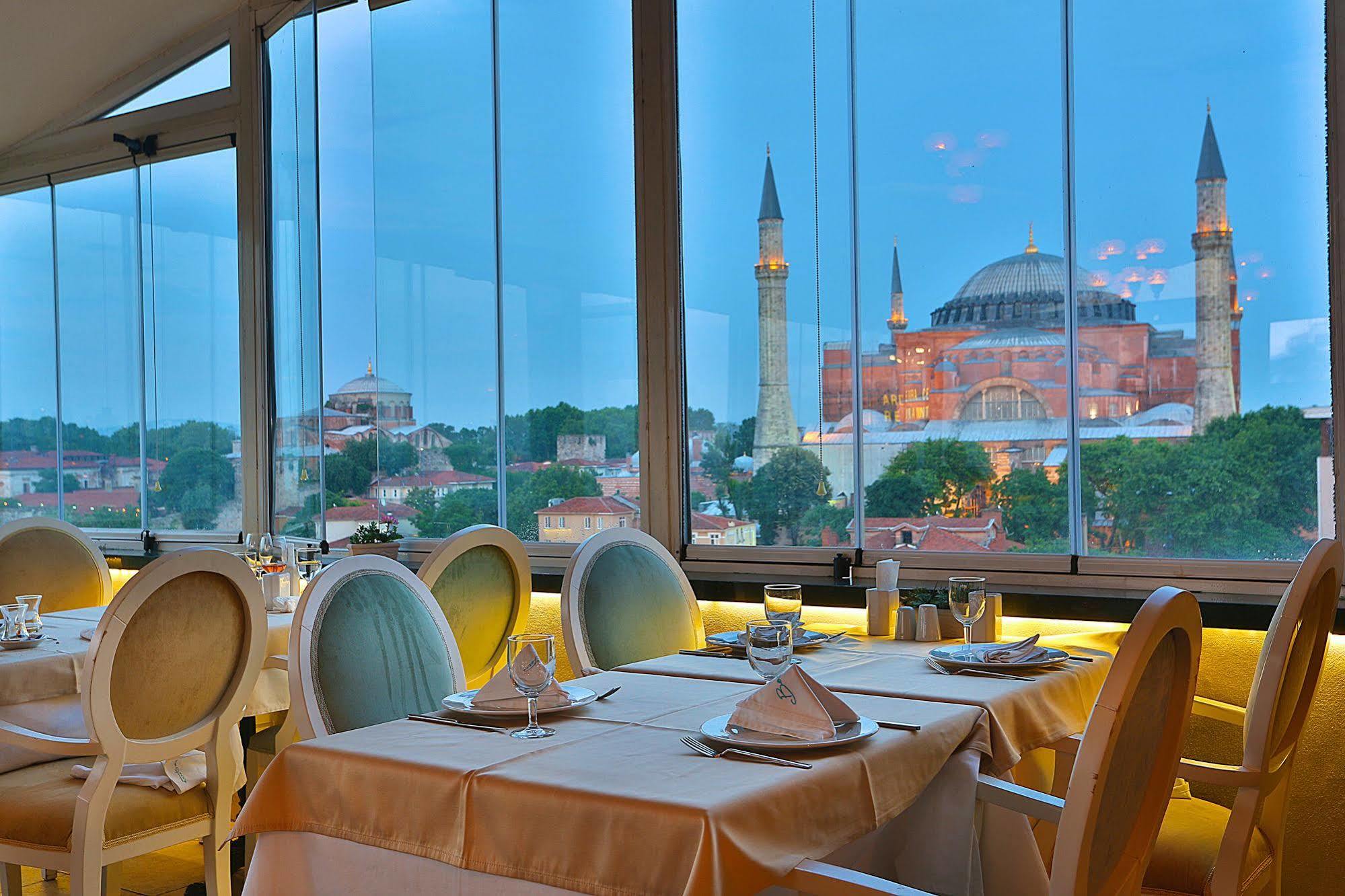 The Istanbul Hotel Bagian luar foto
